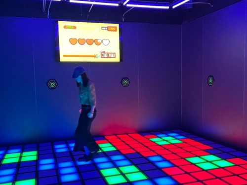 Latest company news about This interactive LED floor game will get you hooked on the block storm—you won't be able to stop!