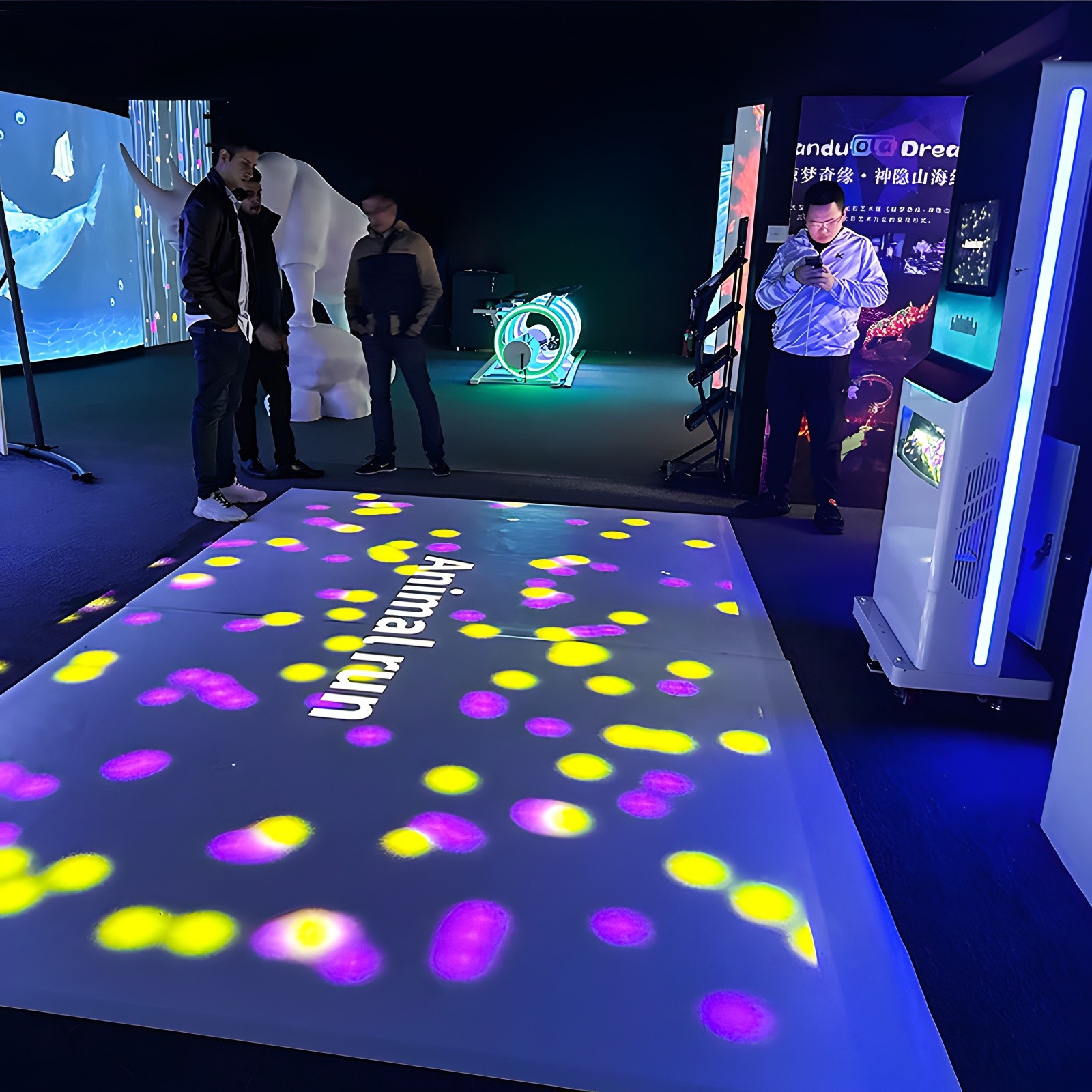 Physical Funny Games Mobile All-In-One Interactive Floor Game Projection System