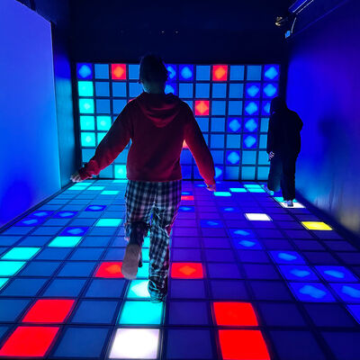 Good price 30x30cm RGB Interactive LED Floor with 1000 Levels for Kids and Entertainment online